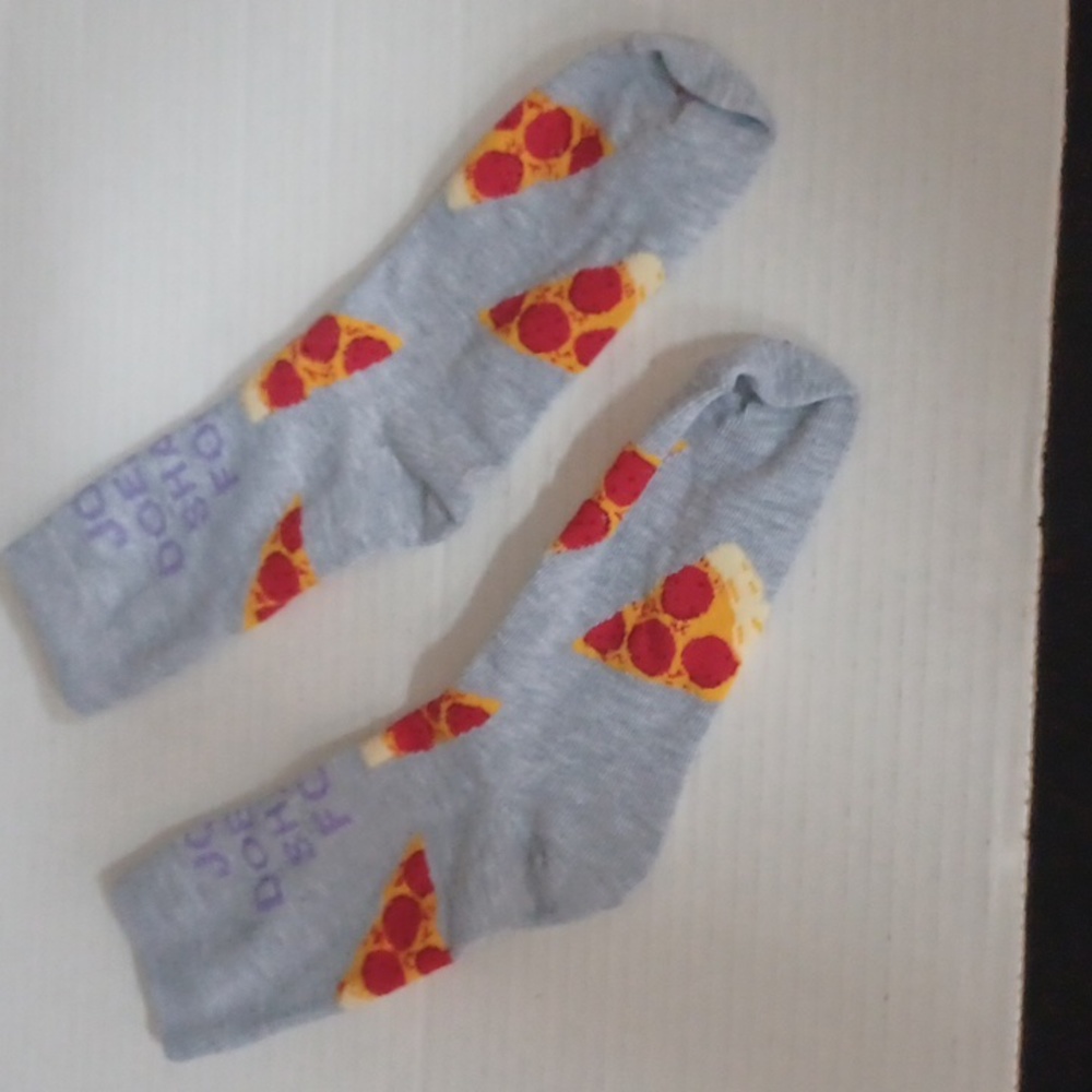 4/$30 New Pair Of Gray "Friends" Socks - Size 4-10